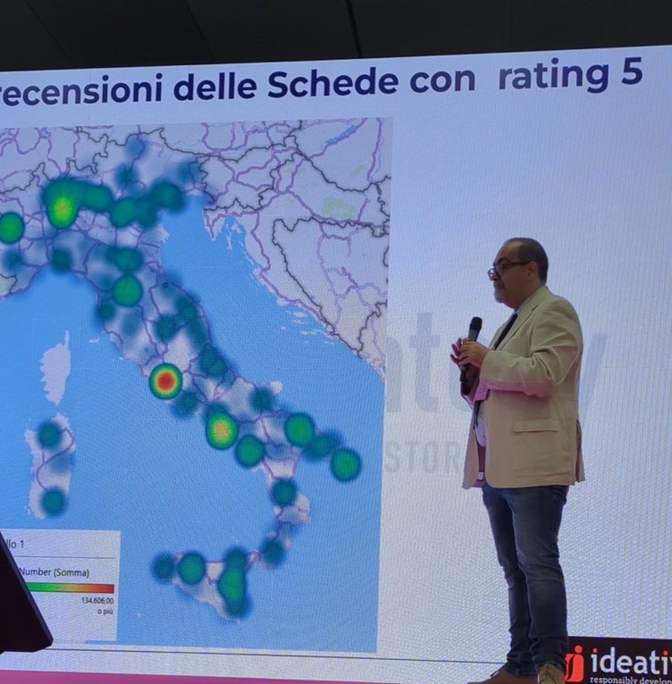 Maurizio Ceravolo al WMF 2025 durante l'analisi geografica delle recensioni Google Business Profile